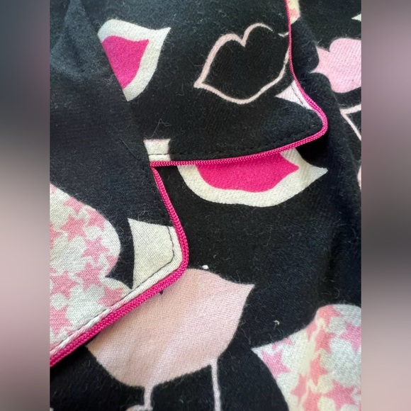 BNWOT Victoria’s Secret Kiss Lips Pajama Shirt. Size Large - Picture 7 of 9
